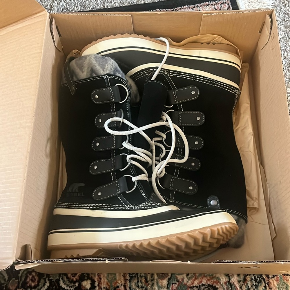 Sorel Joan of Arctic Knit II brand new boots